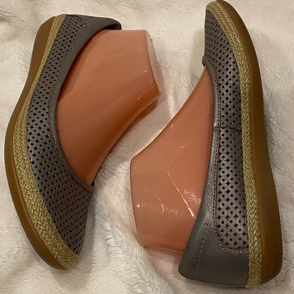 Clarks Danelly Adira Perforated Espadrille SlipOn Ballet Flats Silver Sz 7.5 VGC - Picture 8 of 11